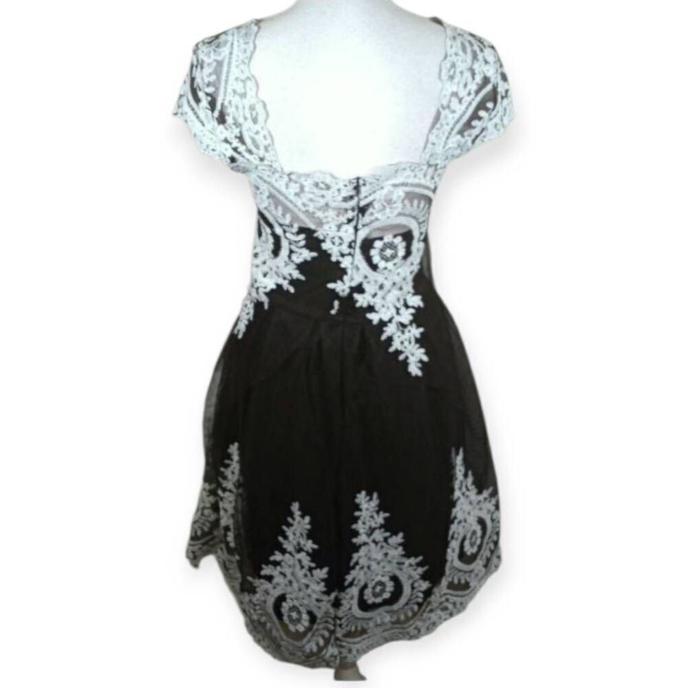 BLACK & WHITE DRESS SZ.S/M EUC - Picture 4 of 4